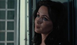 不羁的美女在线观看,激情燃烧的青春岁月