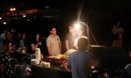 路边摊在线观看中字,在线观看路边摊中字，尽享地道风味