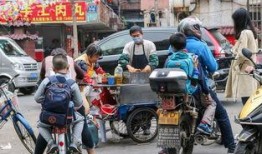 路边摊在线观看中字,在线观看路边摊中字，尽享地道风味