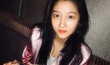 关晓彤娱乐吃瓜图片高清,高清美照曝光，网友热议