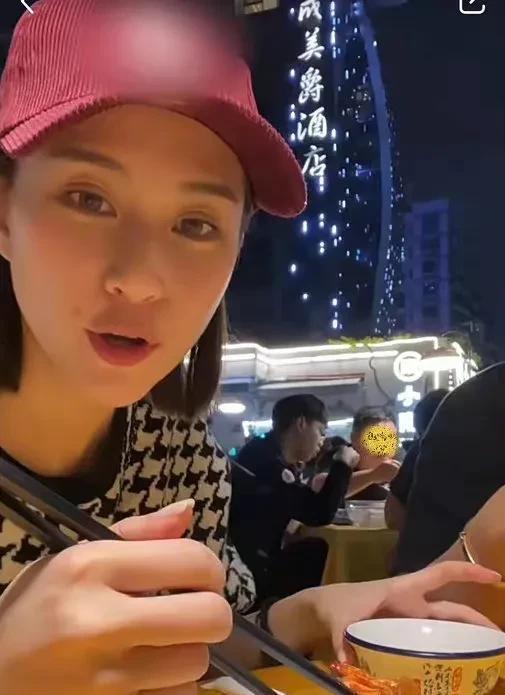 吃大瓜全娱乐圈听我吃瓜爆料,吃大瓜，听我吃瓜爆料