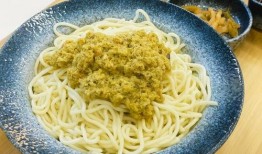 蟹黄拌面爆料怎么做的视频,家常美味，轻松上手的网红美食制作教程